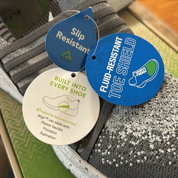 Align Nursing Shoes - Picture 4 of 8